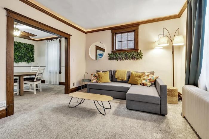 Close to the Falls Hot Tub Easy Checkout Parking