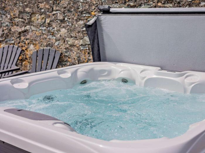 4 Bed in Llanfechell 90258