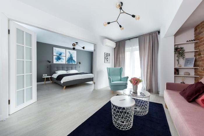 Charming downtown apartment with park view