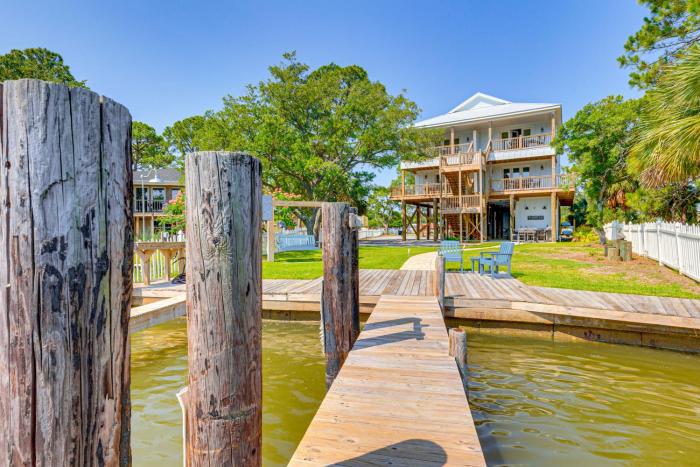 Bayfront Oasis in Dauphin Island - Boat Access!