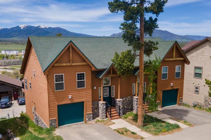 Private Garage, Washer and Dryer, Amazing Views of Byers Peak, Pet Friendly