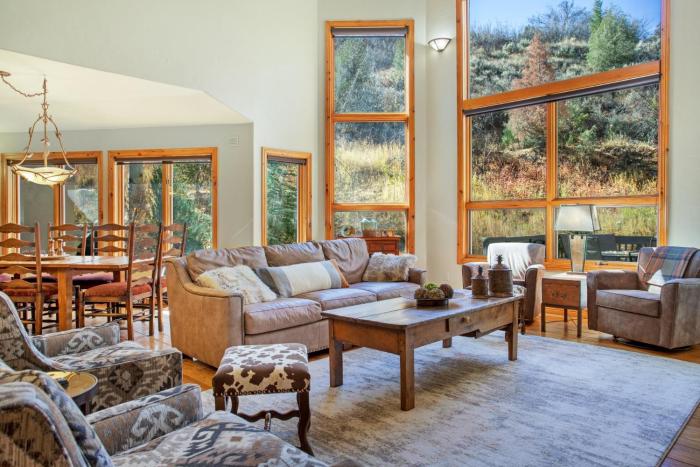 Private Hot Tub, 2 Living Areas with Fireplaces, Kitchen and Kitchenette, New Listing