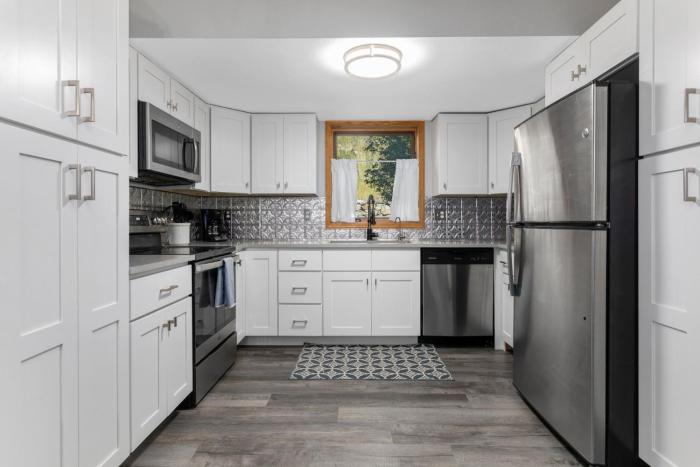 Private Hot Tub Overlooking Gore Creek, Parking for 4, Updated Townhome