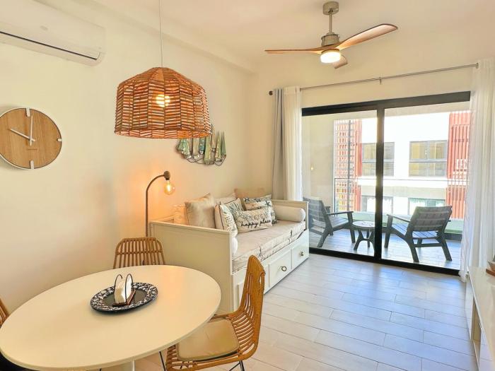 Tropical Apartment King Bed artificial beach and golf course