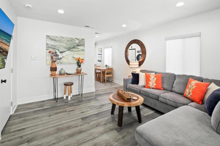 Modern 1 BR Beach Waves and Sunshine