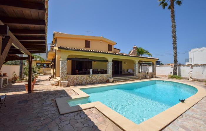 Beautiful Home In Altavilla Milicia