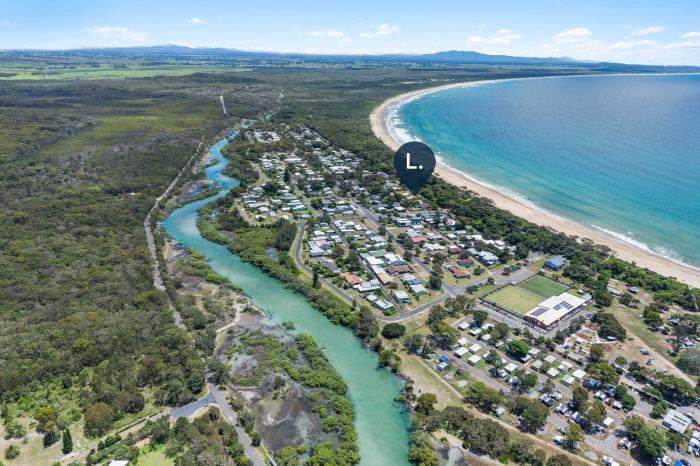 Beach Break at Hat Head - 22 Bay Street