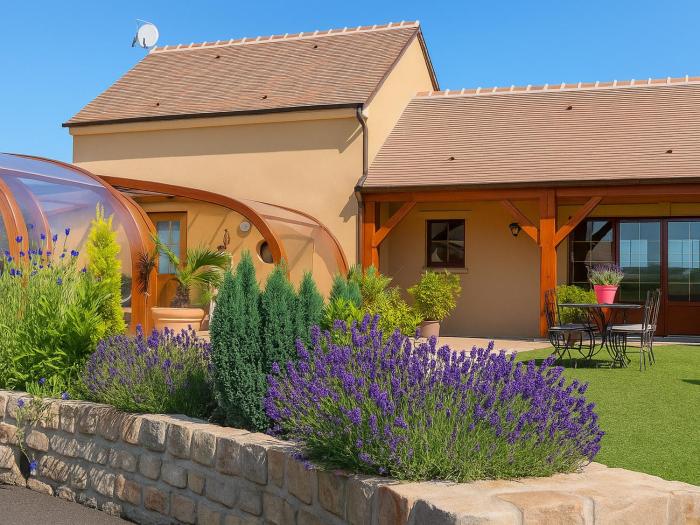 Maison de charme en Berry près dun golf & spa, jardin dhiver, vélos, animaux bienvenus - tout inclus - FR-1-591-332