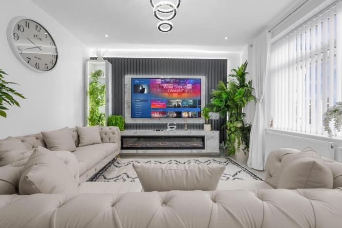 SLUXE Properties 4mins to Etihad Stadium and Coop live