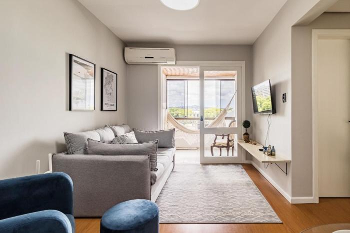 Ap moderno com varanda e churrasqueira, vaga de garagem, próximo da Orla do Guaíba