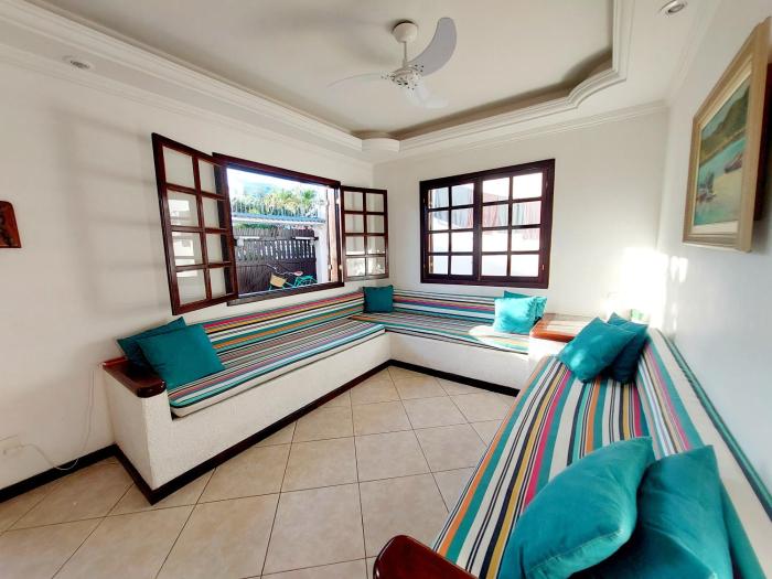 Casa Alto Padrão 4 Quartos 10 min da Praia do Forte