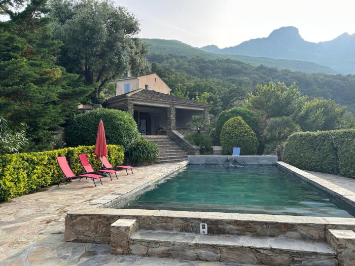 Vacances de rêve vue mer et montagne