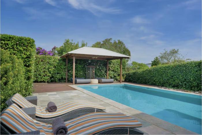 Poolside Escape - Close To Beach & Golf Course