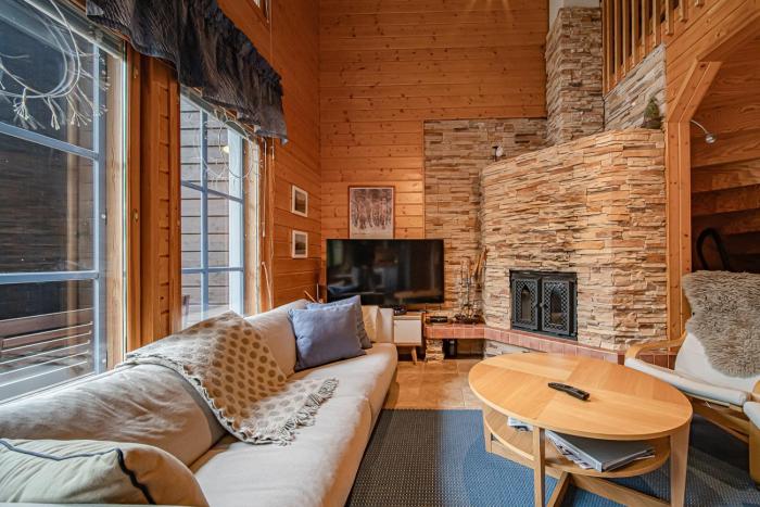 Villa Alpine Eagle Ski-in Ski-out by Aavalevi