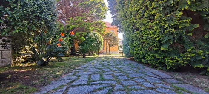 Apartamento con jardin