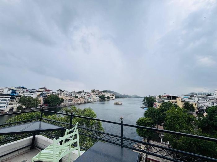 Bunk & Beyond Hostel