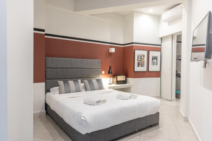 Fantastic Central Athens Suite with shared Rooftop Deck