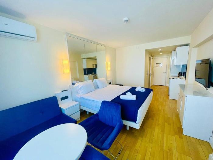 Apartment with sea view in Orbi City