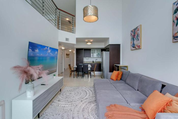 Brickell River Views- modern amenities in the city