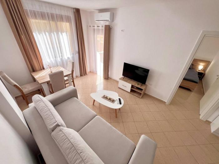 Minimal Mare apartment by Adriatic Living