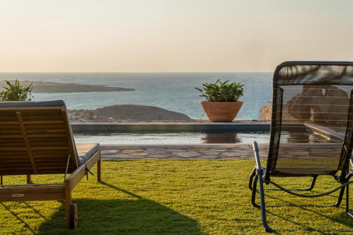 Seaview Serenity Villa with private pool