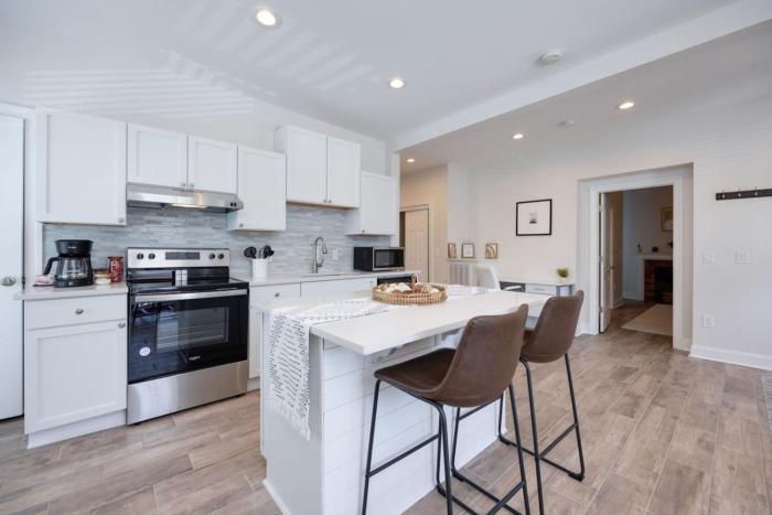 28th Ave Haven near everything