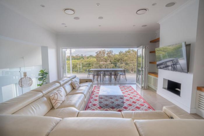 Luxury Waterfront Retreat