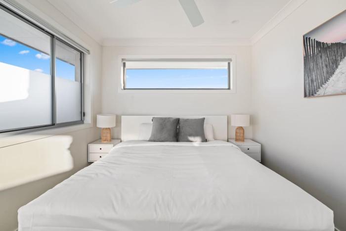 Family 4BR Retreat Big Yard 2 Level Comfort