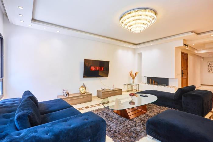 Casablanca 3 Bed Unit in Triangle Dor With Parking