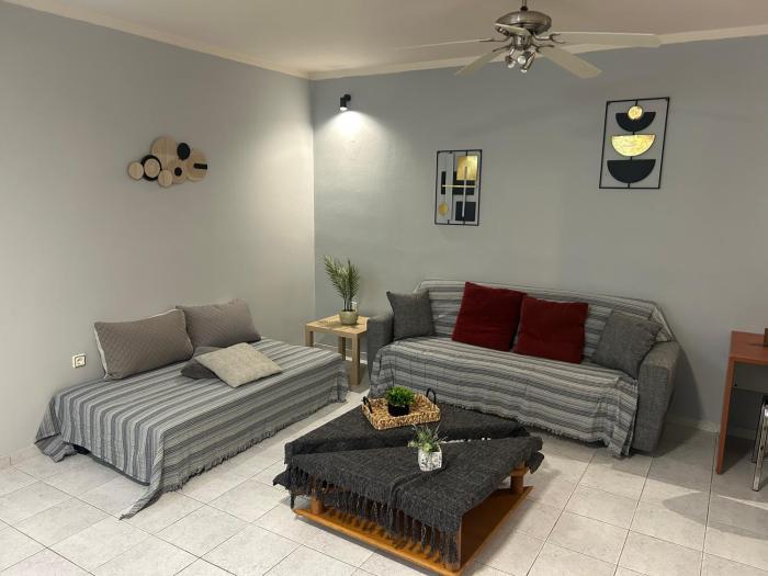 Manos house 15 minutes from the airport