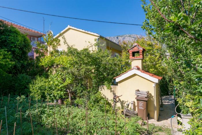 Apartments with parking space Zrnovnica, Split - 24236