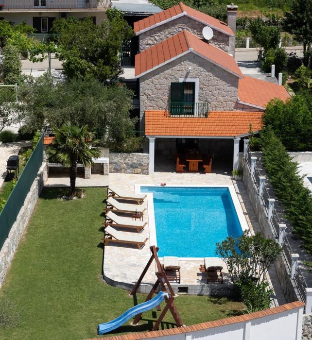 Villa Bella Pietra with private pool, sauna