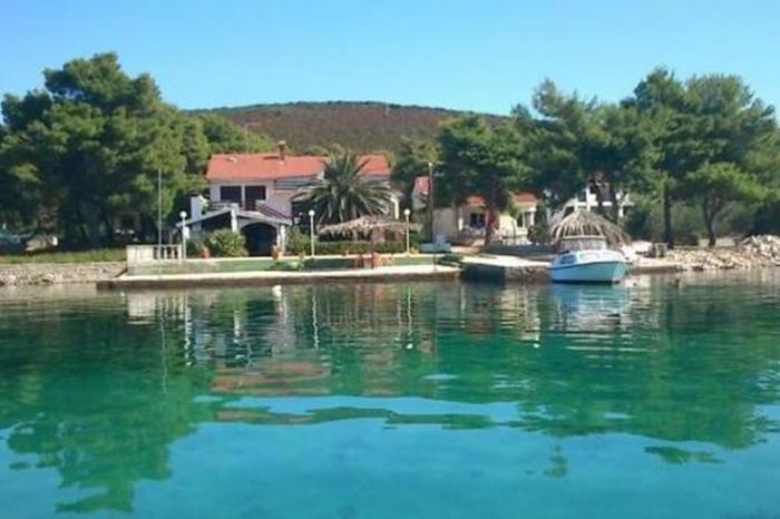 Family friendly seaside apartments Brgulje, Molat - 24673