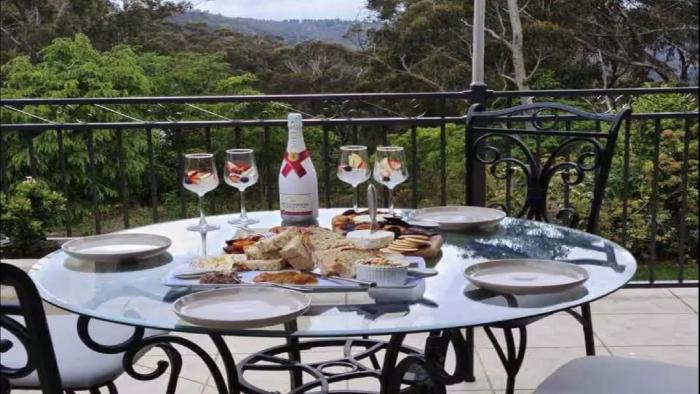 Cliff Drive On Honeymoon Point