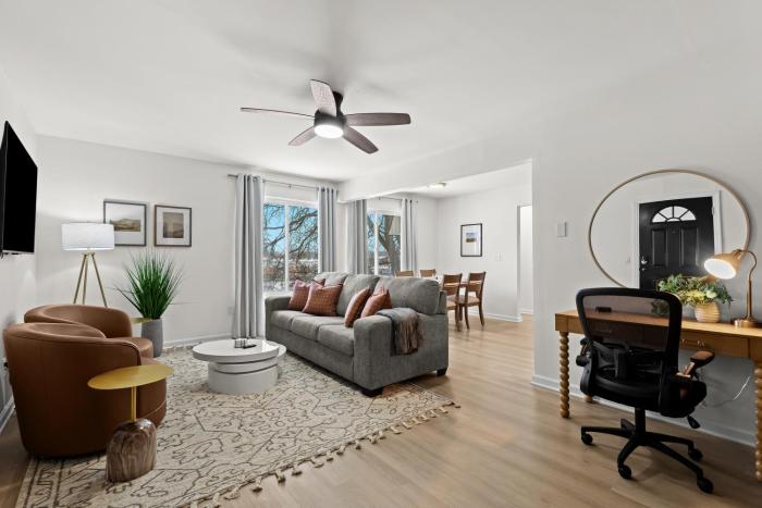 Charming 1BR Upper-Flat Unit in Royal Oak