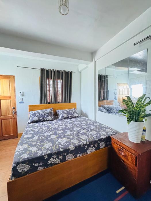 Penthouse Unit with OceanView, Wifi, Free Parking at Sonias Island Stay