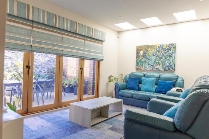 Stylish Retreat Steps from Geelong Waterfront, with Parking, Wi-Fi, AC