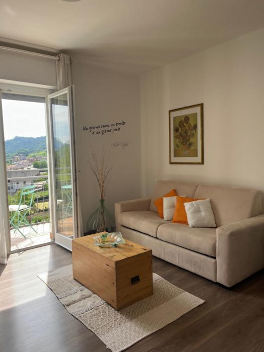 THE SUNFLOWER APARTMENT