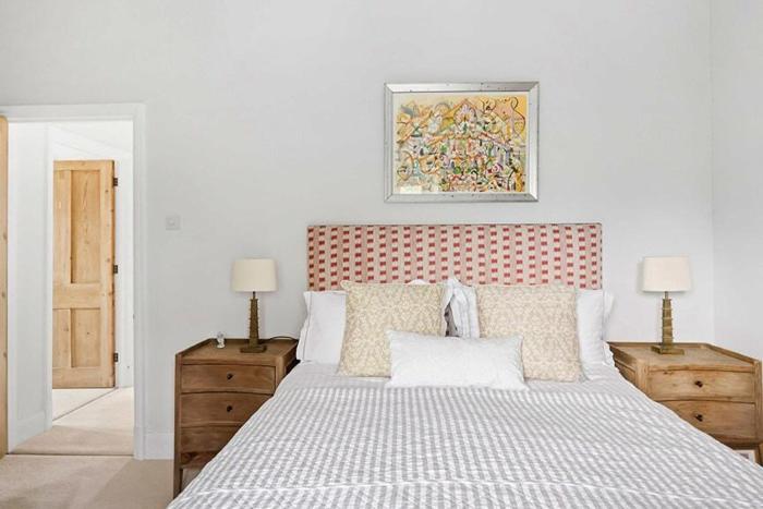 Large Stylish House-2 Parking Spaces-Garden-Fire