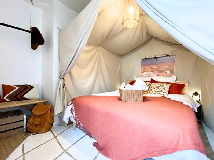 LExpédition - By BEST KEYS - Expérience Unique - Déco Immersive - Lit Queen Size & Canapé Convertible - Centre Ville - Smart TV - Machine à Café Nespresso - Netflix & WiFi ILLIMITÉ - Check-in Autonome - Parking Gratuit