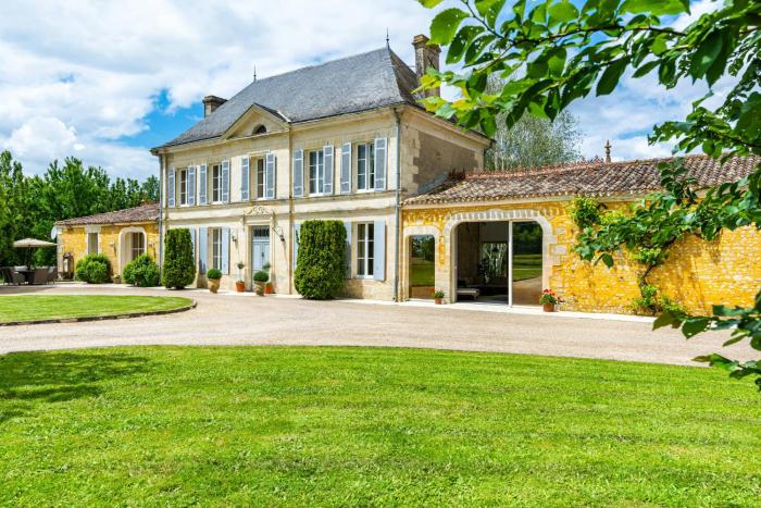 Charming Manor Nestled In Charente Vineyards