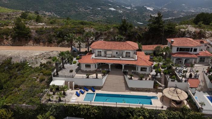 Great Villa with beatiful view and 4 bedrooms more 1000 sqm AREA