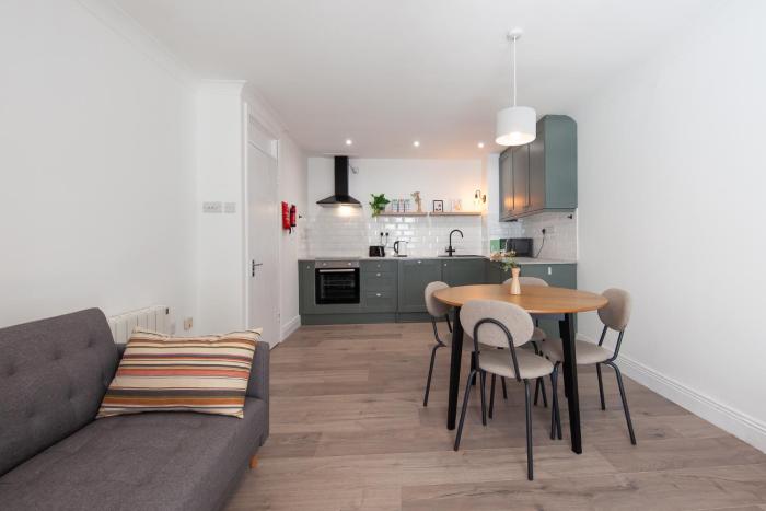 Beautiful 2 bedroom apartment close to city centre