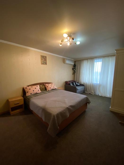 Однокімнатна квартира на проспекті Поля 12