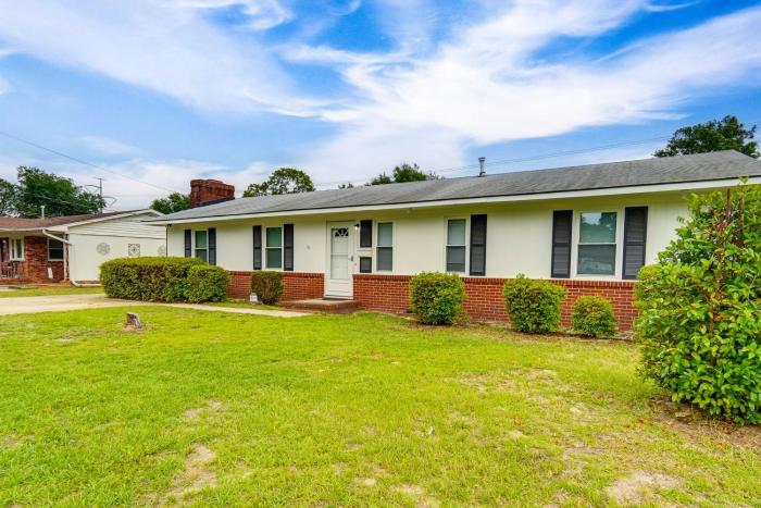 5 Mi to Dtwn Family-Friendly Fayetteville Home!