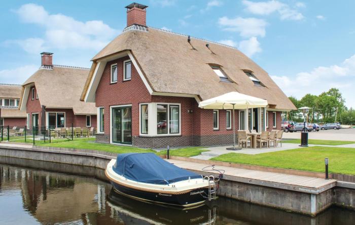 Stunning Home In Idskenhuizen With Sauna