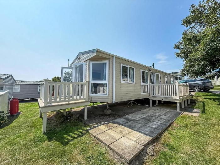 Stunning 8 Berth Caravan With Decking And Unlimited Wi-Fi, Ref 71012P