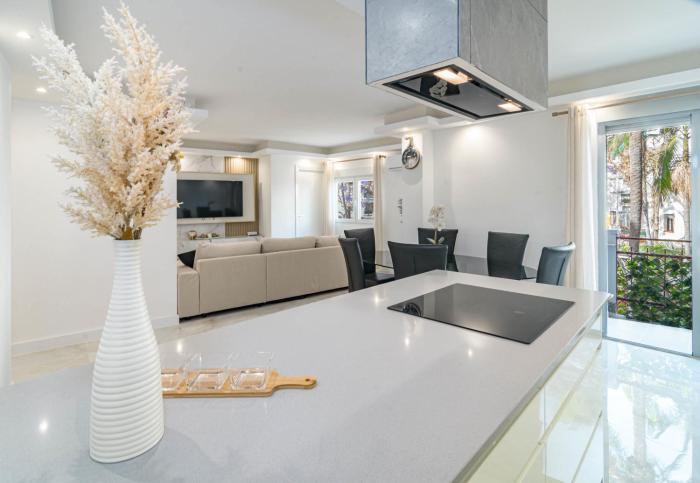 TERR69- Bright city gem in charming Old Town