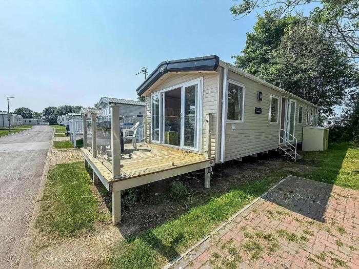 Lovely 8 Berth Caravan For Hire On Skipsea Sands Park In Yorkshire Ref 41197Wf