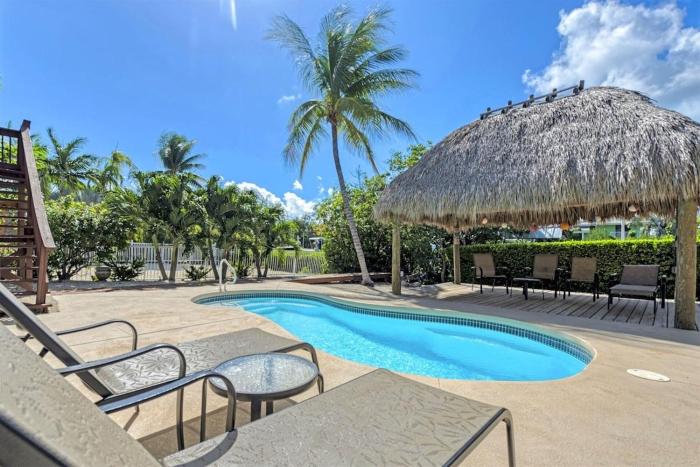 Kon Tiki - Waterfront Pool Home Near Sombrero Beach, 30 Dock, Tiki Hut